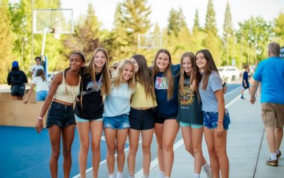 Premières sorties entre amis : comment favoriser l’autonomie de votre adolescent en toute sécurité ?