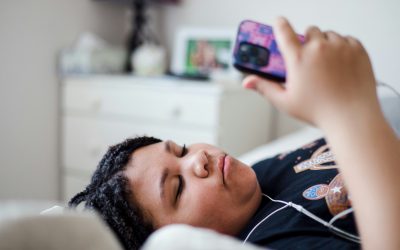 Les risques en ligne pendant les vacances d&rsquo;été : conseils pour les parents